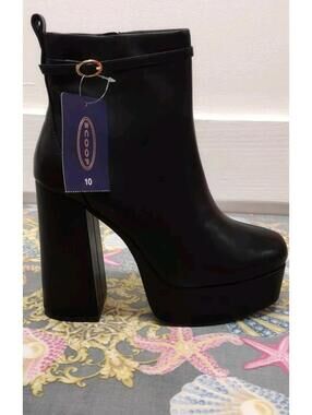 Black High Heel PLATFORMS Goth Size 10 Boot Solid Black EMO RETRO NEW IN BOX usa